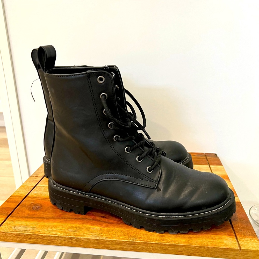 H&M combat boots used in good condition
